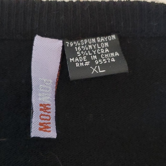 black-and-white woman's sweater - Picture 7 of 10